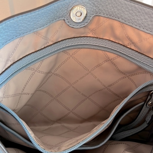 Micheal Kors Raven Large Pebbled Leather Shoulder Bag - Picture 10 of 16